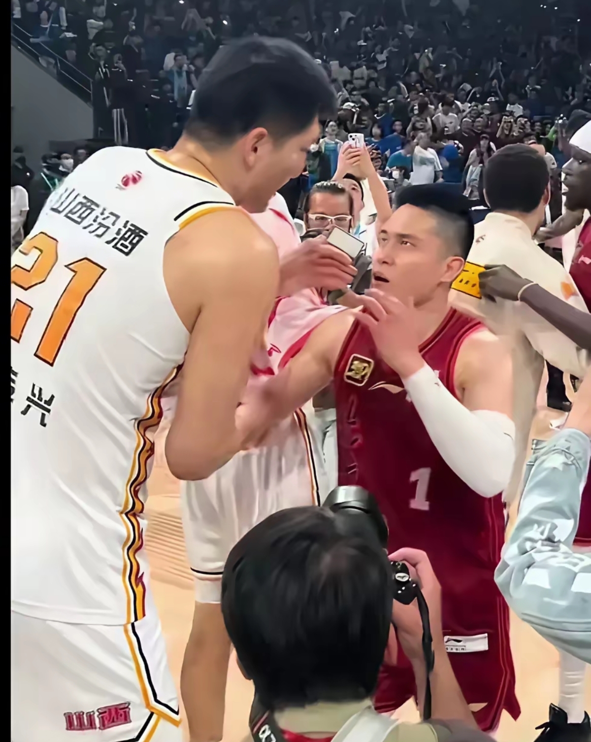 CBA迎来宿敌之战,恩怨再续 CBA迎来宿敌之战,恩怨再续